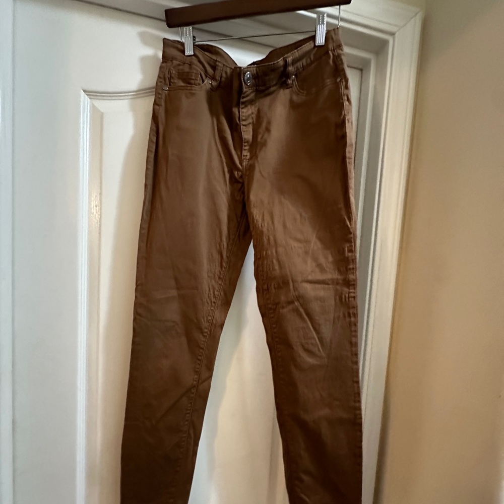 Women’s straight leg brown jean